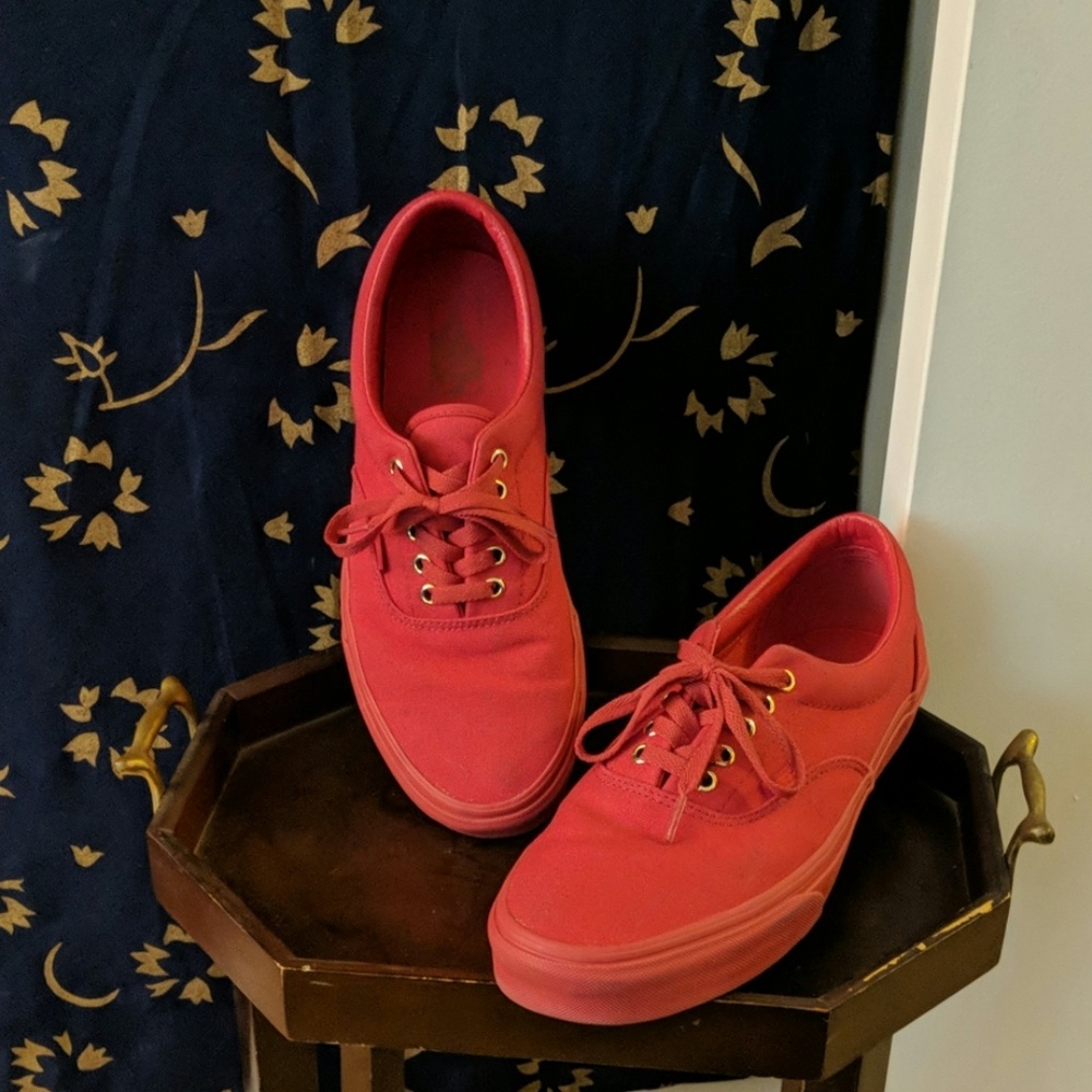 Red vans - Picture 2 of 3